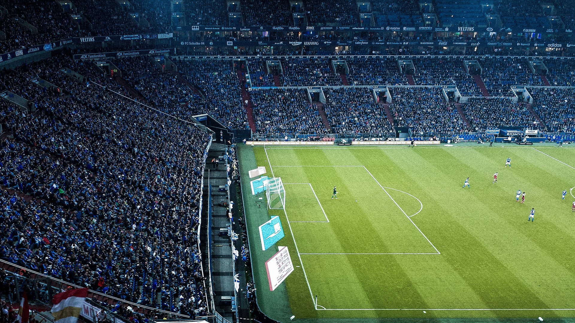 库里投中制胜三分全场沸腾欢呼，库里投全场三分视频