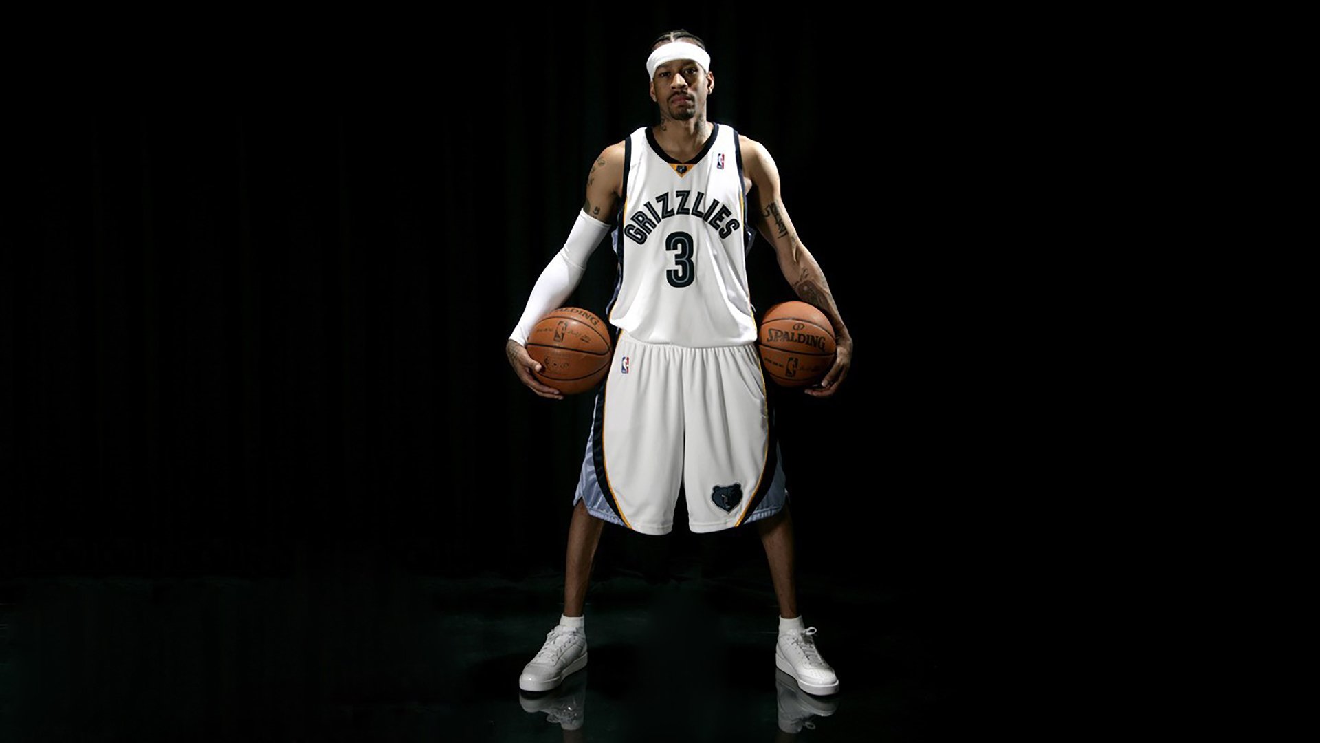 库里投中制胜三分全场沸腾欢呼，库里投全场三分视频