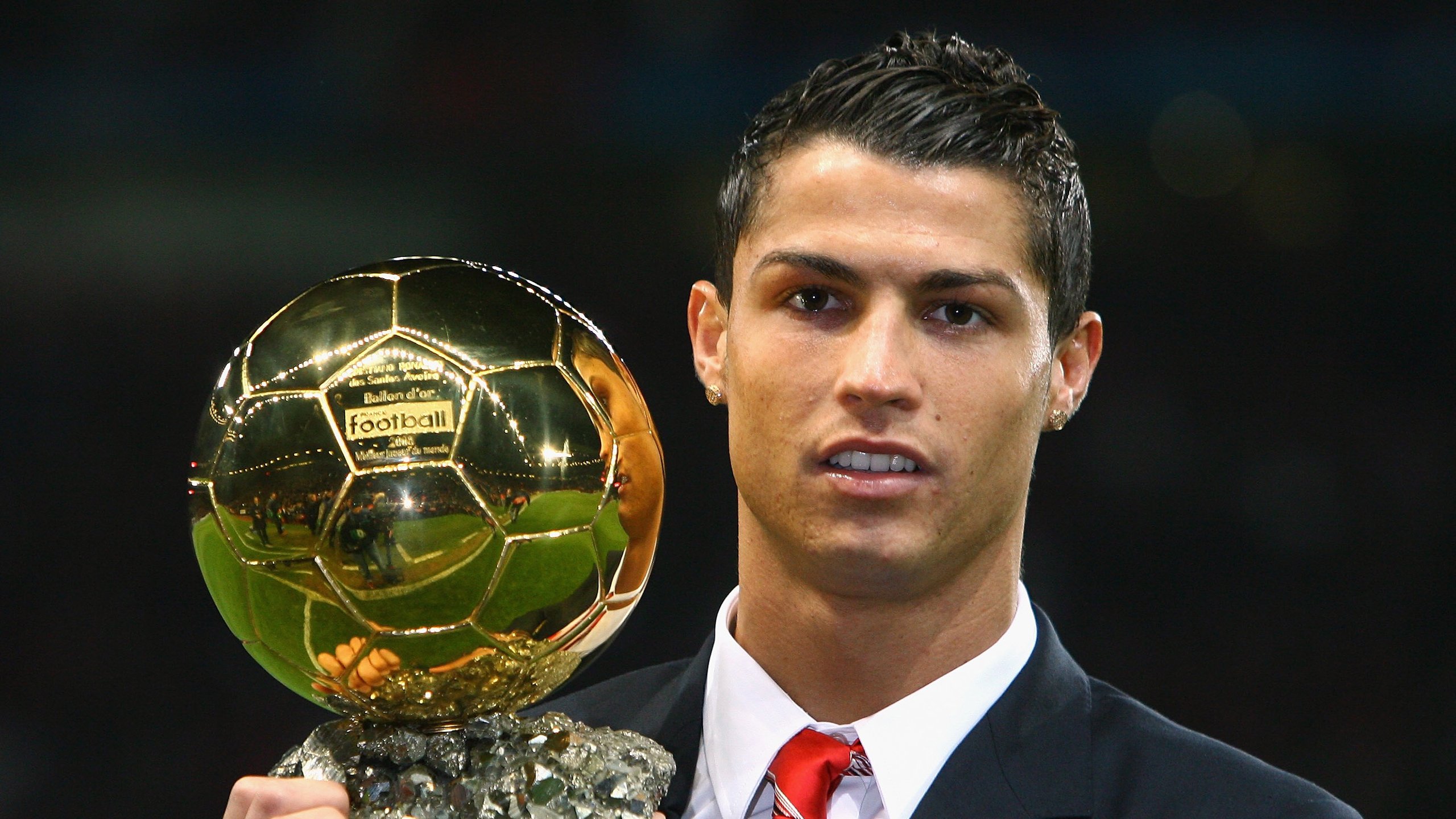 德甲冠军争夺：豪强决斗的焦点已聚集，德甲榜首大战